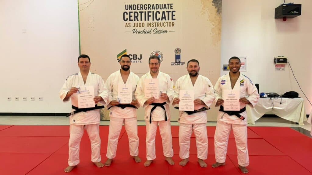 Senseis gaúchos concluem curso e recebem certificado do IJF Academy