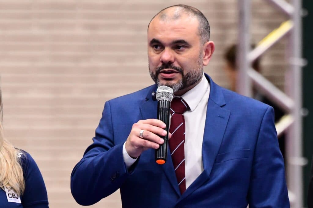 A convite da CBJ, sensei Bayard assumirá novo cargo e deixa presidência da FGJ